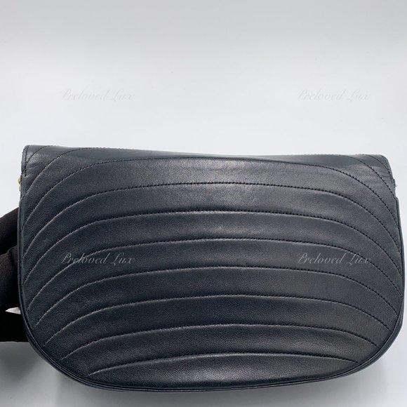 ❗️Sold❗️ CHANEL Vintage Lambskin Half Moon Flap Bag black/gold hardware - Picture 8 of 17